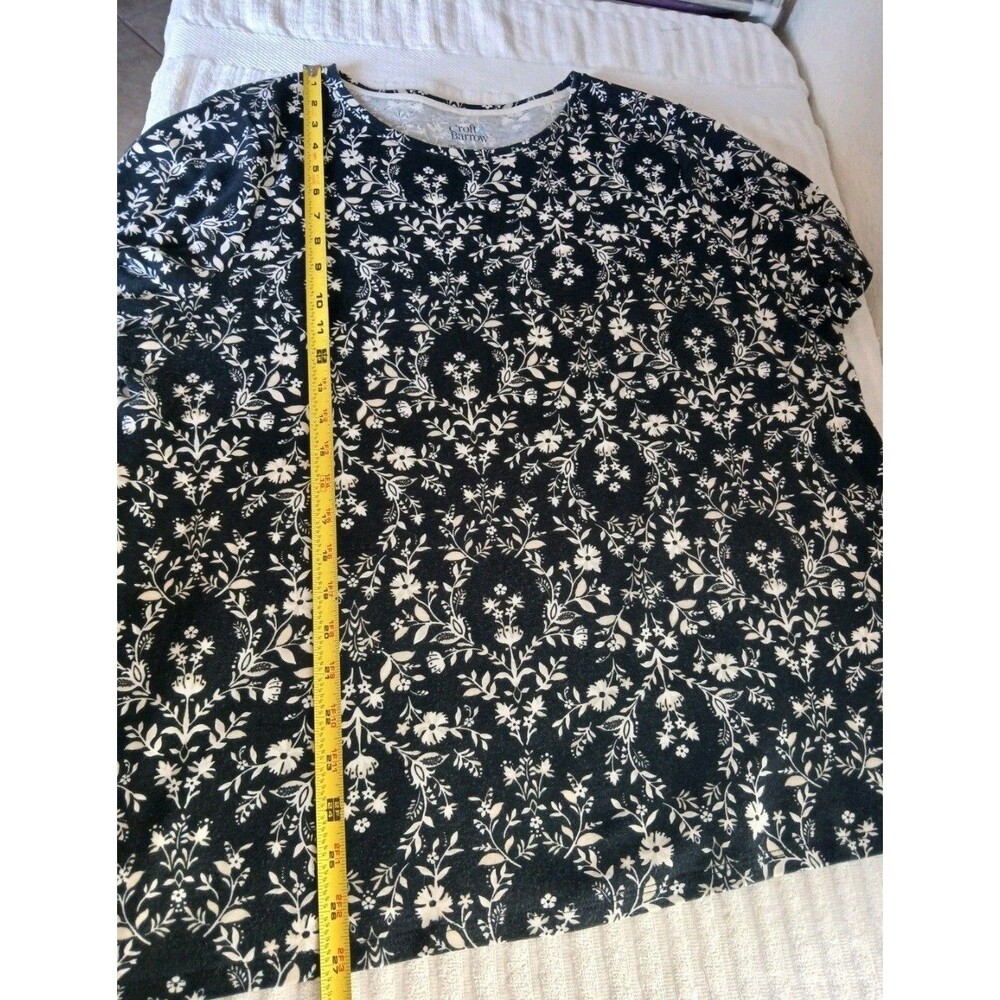 Croft & Barrow Womens Plus Size 1X Black White Floral Classic Tee Top - Picture 7 of 12
